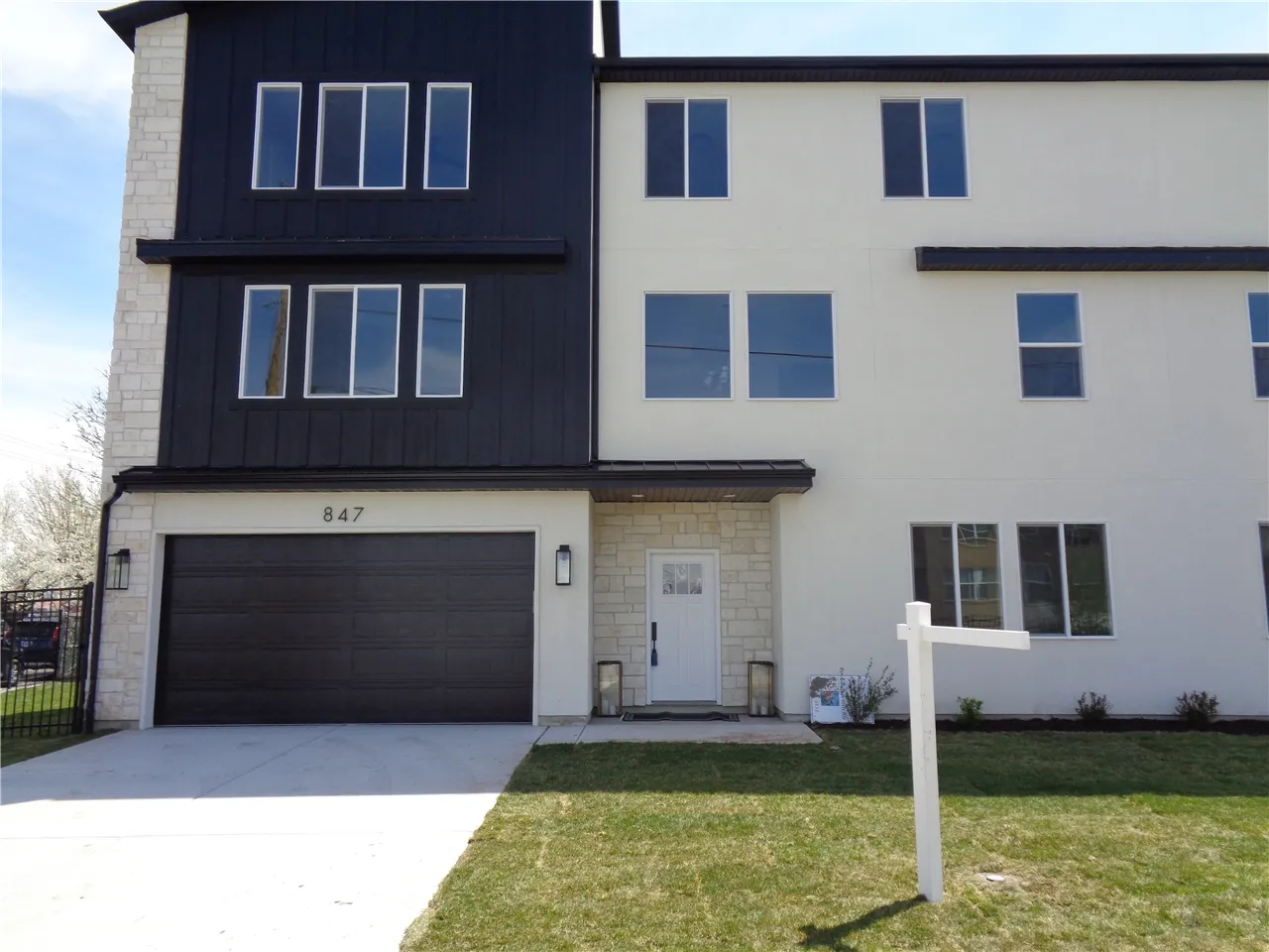 Modern Twin home in Midvale