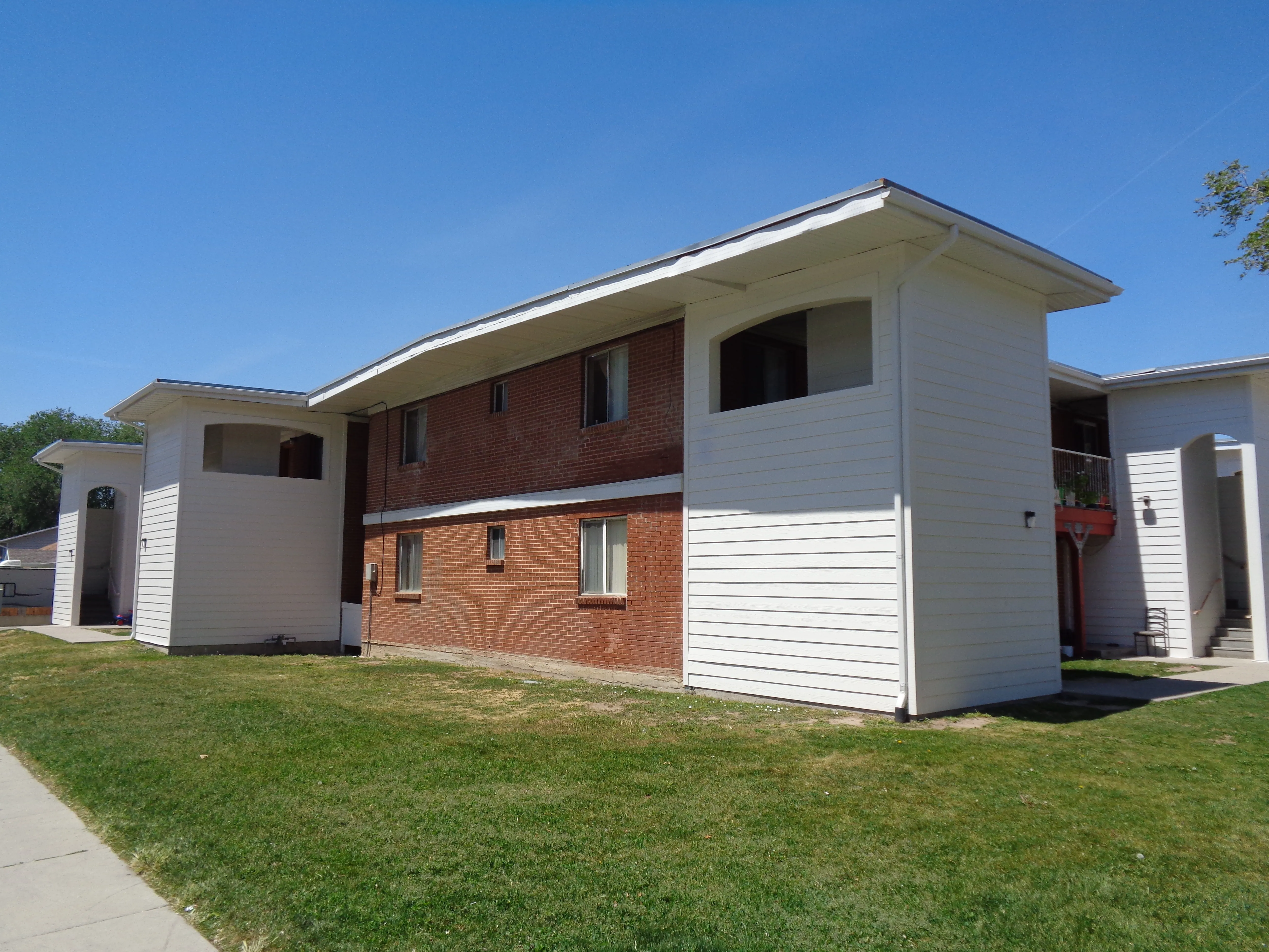 2 bedroom ground level apartment in South SLC